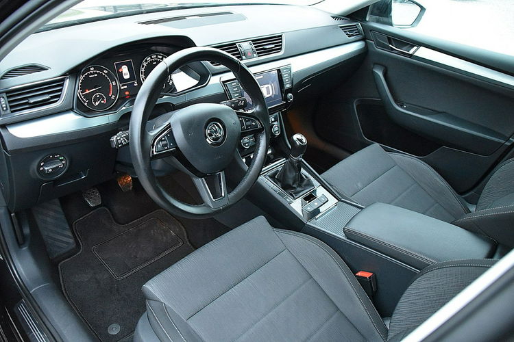 Skoda Superb Podgrzewane Fotele Xenon Led Navi Gwarancja zdjęcie 9