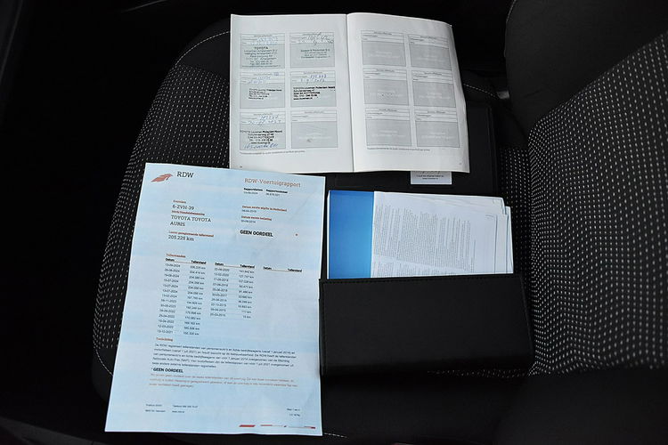 Toyota Auris 1.8 HYBRID Kamera Alu Gwarancja zdjęcie 8