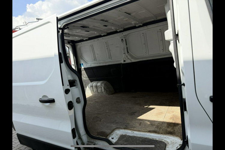 Renault Trafic klima - bardzo zadbany zdjęcie 12