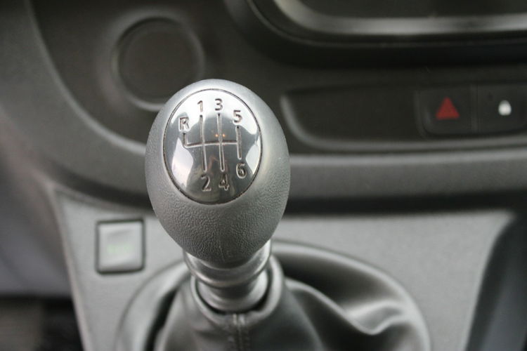 Opel Vivaro L1H1 F-VAT Gwarancja 120HP zdjęcie 18
