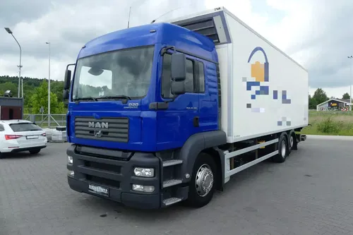 MAN TGA 26.310 6x2 / IZOTERMA 8.60+ WINDA /