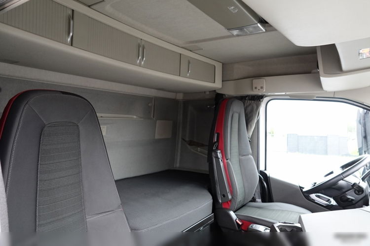 Volvo FH 540 /HYDRAULIKA DWUOBWODOWA  / NISKA KABINA  / OPONY 100% / PO KONTRAKCIE SERWISOWYM zdjęcie 33