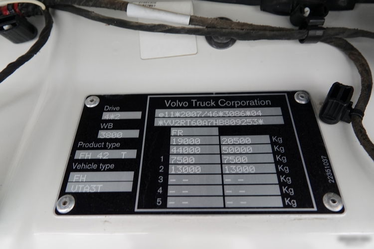 Volvo FH 540 /HYDRAULIKA DWUOBWODOWA  / NISKA KABINA  / OPONY 100% / PO KONTRAKCIE SERWISOWYM zdjęcie 36