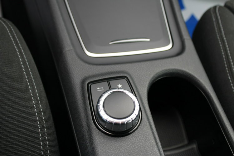 Mercedes GLA 180 F-vat Gwarancja netto 67 398 PLN Salon Polska Automat zdjęcie 21