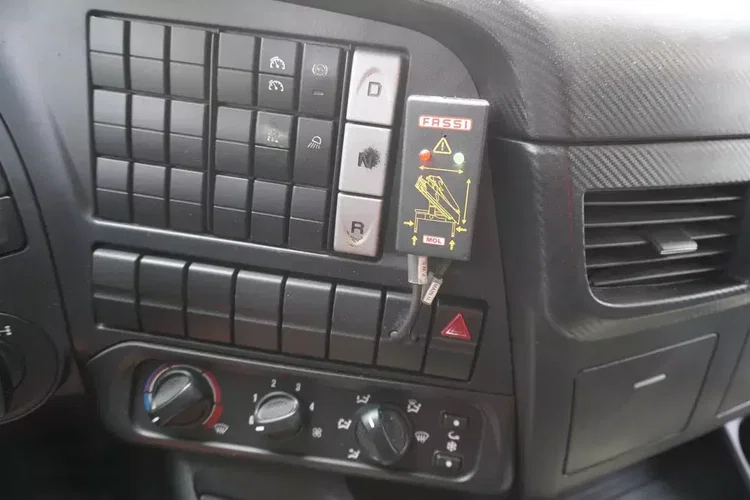 Iveco Stralis 310 E6 / HDS Fassi F110B / 630 MTH / udźwig 4t / 19t zdjęcie 25