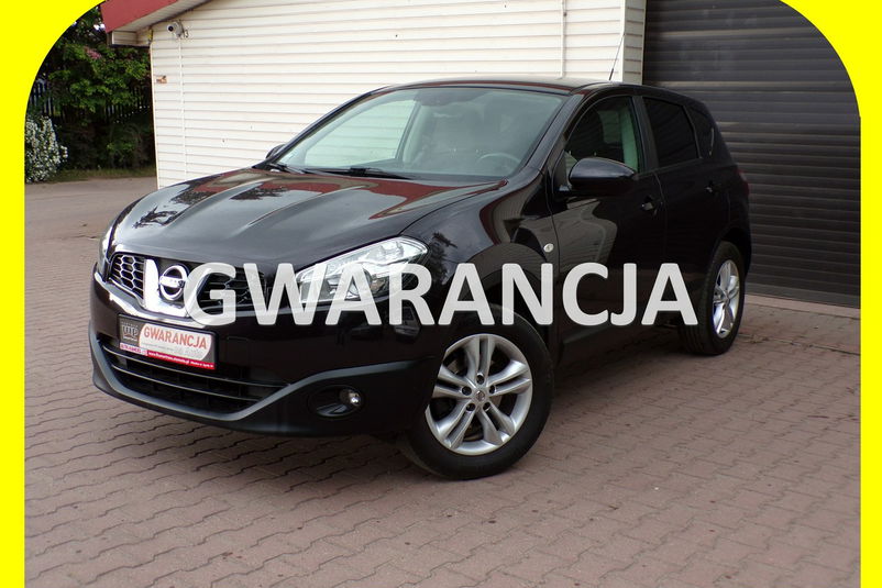 samochód osobowy Nissan zdjęcie 1