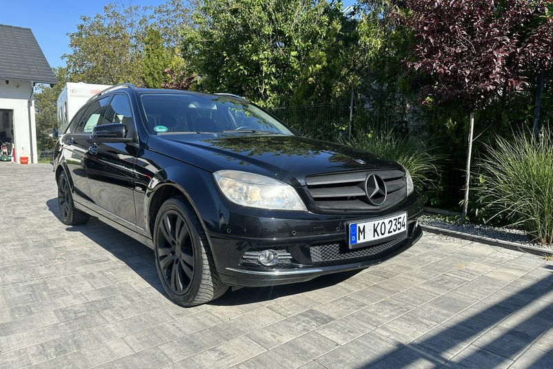 samochód osobowy Mercedes zdjęcie 1