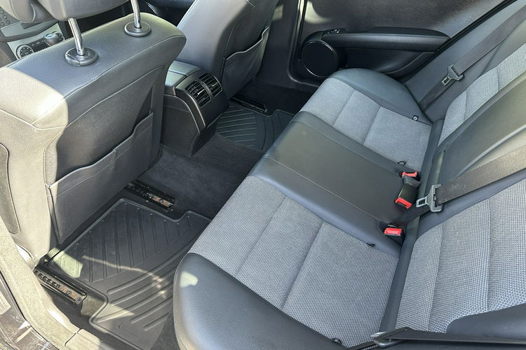 Mercedes C 180 Bardzo zadbana - 100% oryginalny przebieg. zdjęcie 12