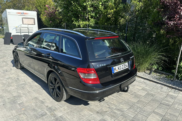 Mercedes C 180 Bardzo zadbana - 100% oryginalny przebieg. zdjęcie 19