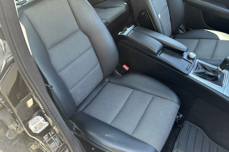 Mercedes C 180 Bardzo zadbana - 100% oryginalny przebieg. zdjęcie 20