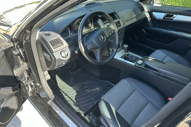 Mercedes C 180 Bardzo zadbana - 100% oryginalny przebieg. zdjęcie 22