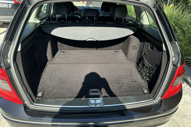 Mercedes C 180 Bardzo zadbana - 100% oryginalny przebieg. zdjęcie 26