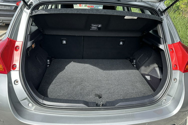 Toyota Auris Hybryda niski przebieg oryginalny lakier zdjęcie 16