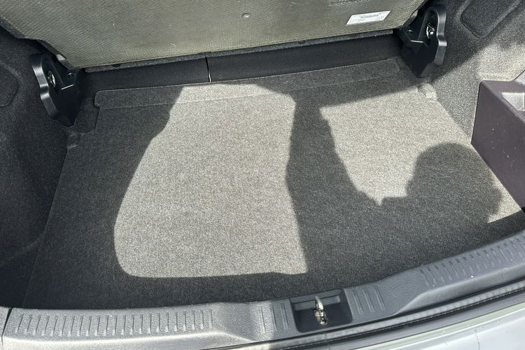 Toyota Auris Hybryda niski przebieg oryginalny lakier zdjęcie 17