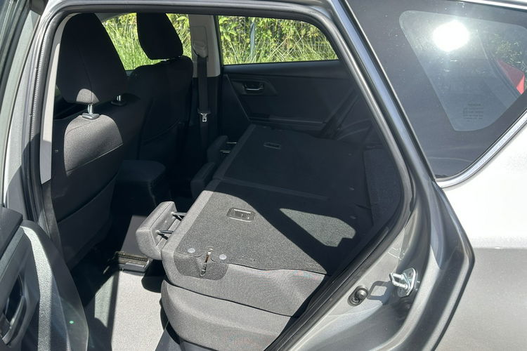 Toyota Auris Hybryda niski przebieg oryginalny lakier zdjęcie 19