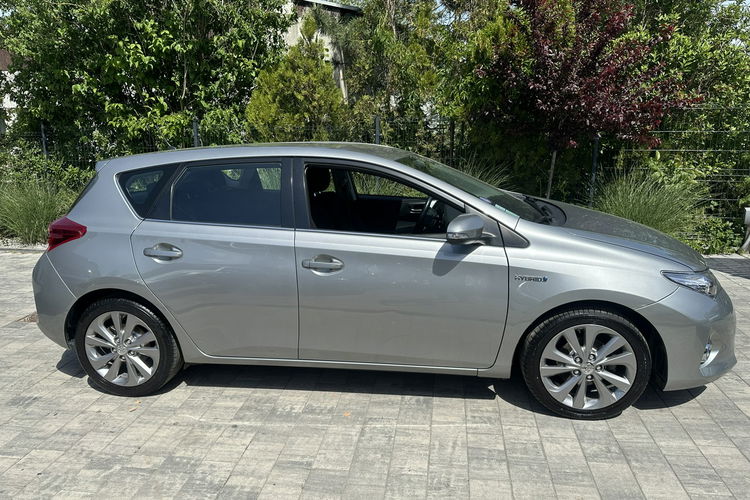 Toyota Auris Hybryda niski przebieg oryginalny lakier zdjęcie 2