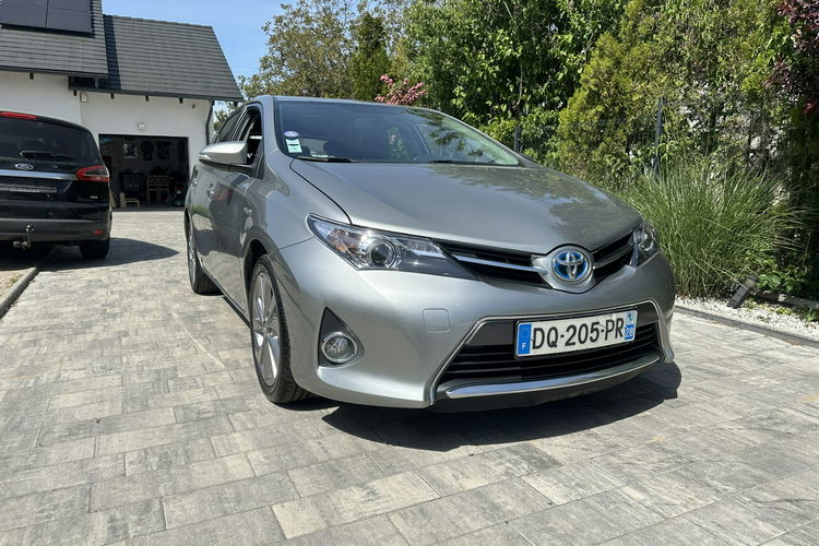 Toyota Auris Hybryda niski przebieg oryginalny lakier zdjęcie 21