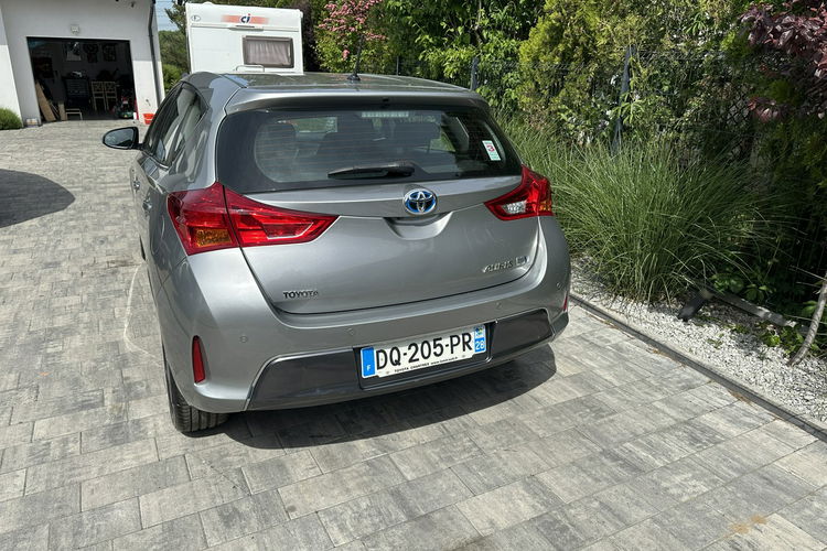 Toyota Auris Hybryda niski przebieg oryginalny lakier zdjęcie 25