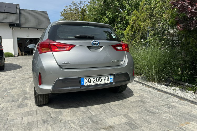 Toyota Auris Hybryda niski przebieg oryginalny lakier zdjęcie 3