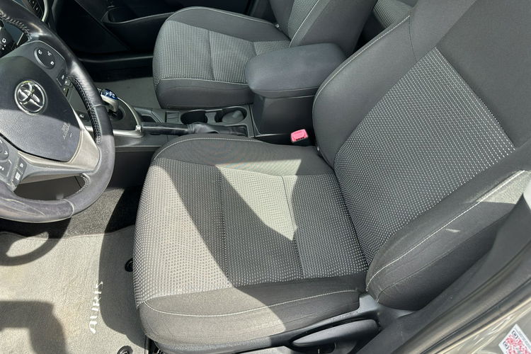 Toyota Auris Hybryda niski przebieg oryginalny lakier zdjęcie 4