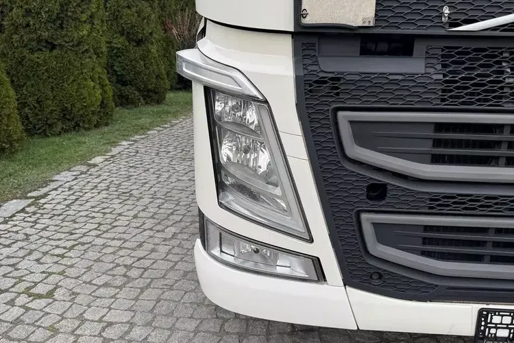 Volvo FH GLOBETROTTER zdjęcie 18