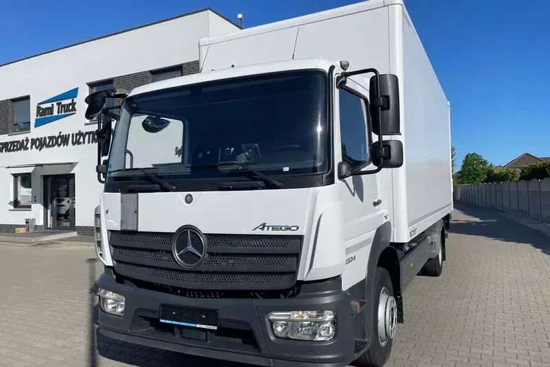 samochód ciężarowy Mercedes zdjęcie 1