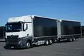 samochód ciężarowy Mercedes zdjęcie 2