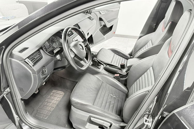 Skoda Octavia RS 2.0 TDI 184KM VRSMode KeyLessGo LED Bi-Xenon Navi Skóry HAK Niemiec zdjęcie 18