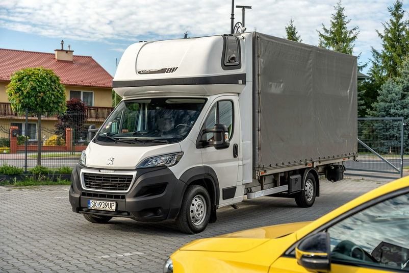 samochód dostawczy Peugeot zdjęcie 1
