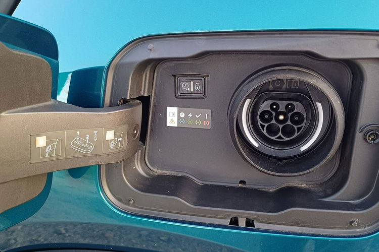 Peugeot 408 R4 1.6l PHEV 225 KM Plug-In Hybrid Przebieg: 9800 km zdjęcie 10