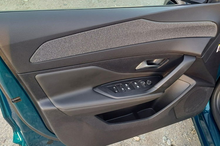 Peugeot 408 R4 1.6l PHEV 225 KM Plug-In Hybrid Przebieg: 9800 km zdjęcie 28