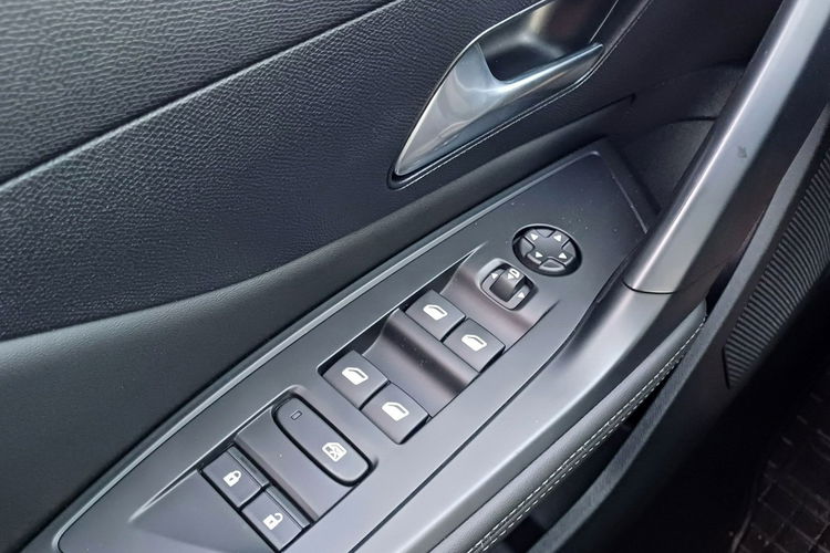 Peugeot 408 R4 1.6l PHEV 225 KM Plug-In Hybrid Przebieg: 9800 km zdjęcie 29