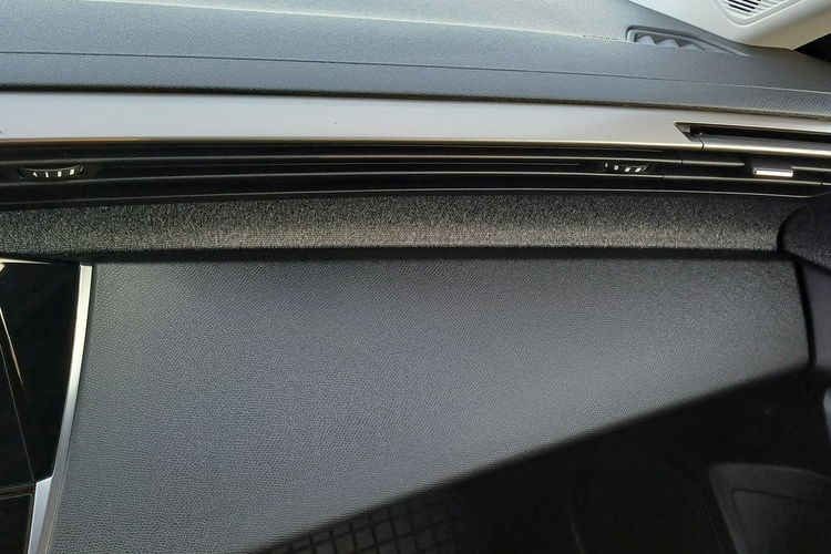Peugeot 408 R4 1.6l PHEV 225 KM Plug-In Hybrid Przebieg: 9800 km zdjęcie 31
