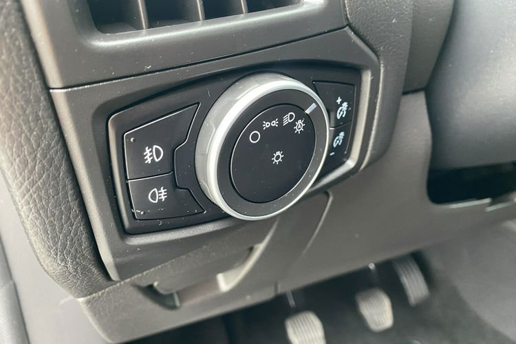 Ford Focus LEDY+El. Fatel+Podgrzew. fotel+Nawigacja+Czuj. Parkowania+Półskóry zdjęcie 17