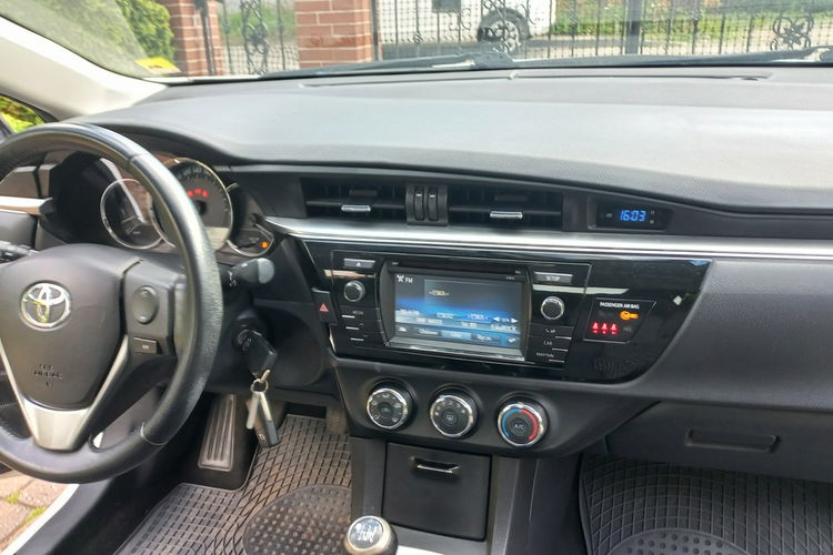 Toyota Corolla SALON POLSKA FV23% 1 WŁAŚCICIEL D4D KAMERA COFANIA 32.5 NETTO zdjęcie 15