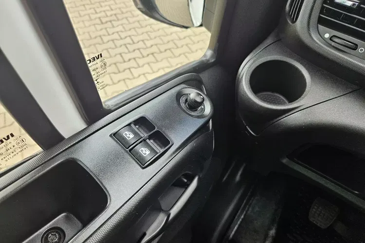 Iveco 35s16 L3H2 104900zł NETTO Brygadówka 6-cio osobowa 2.3HPi/160KM zdjęcie 17