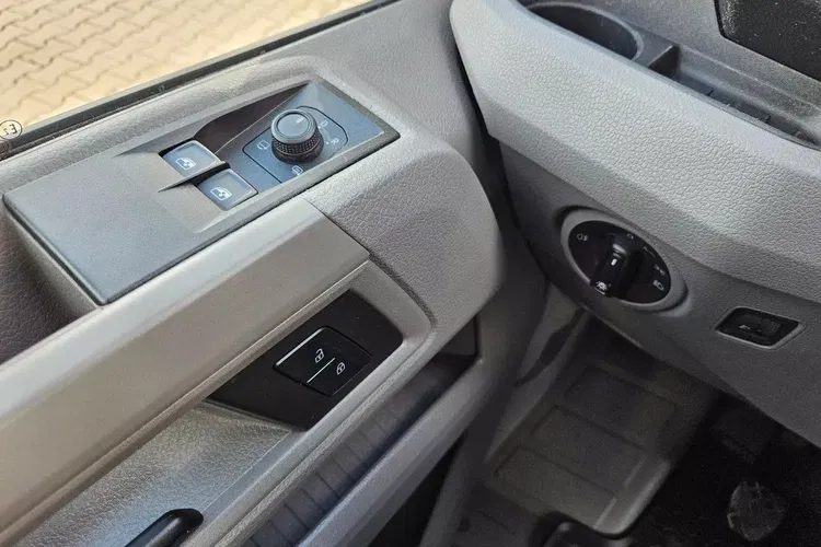 Volkswagen Crafter L4H2 109900zł NETTO Brygadówka 6 osób 2.0TDi/140KM zdjęcie 21