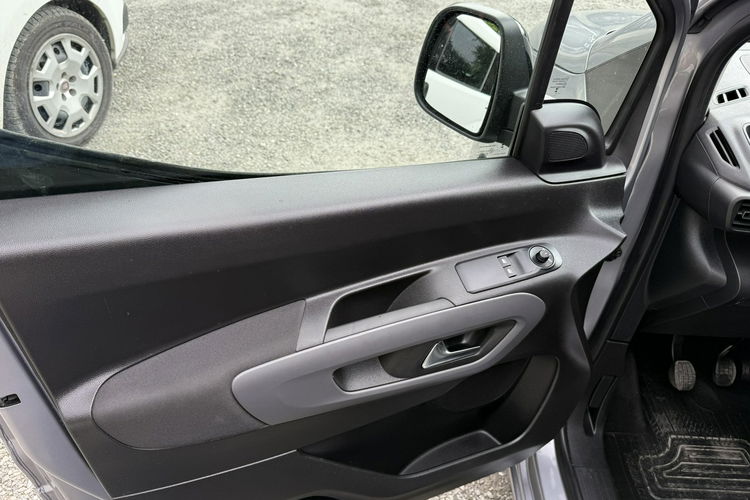 Toyota Proace City Verso . Nawigacja. Klimatyzacja zdjęcie 18