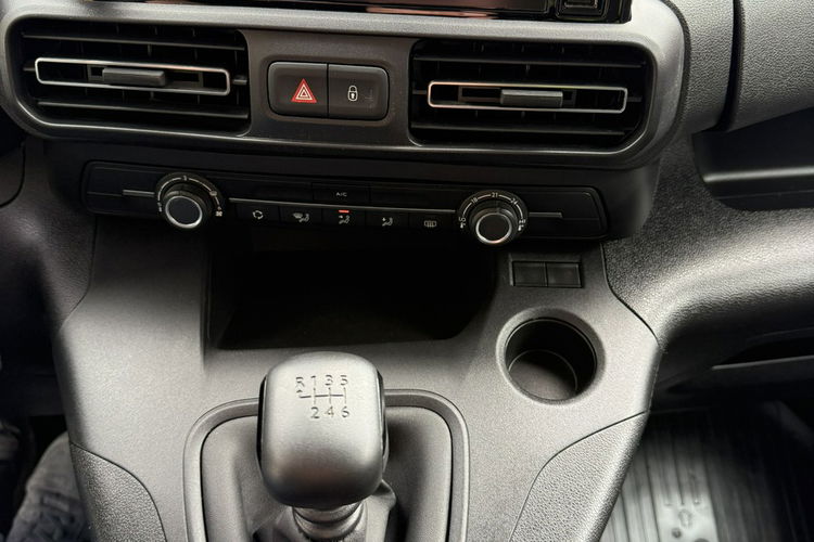 Toyota Proace City Verso . Nawigacja. Klimatyzacja zdjęcie 23