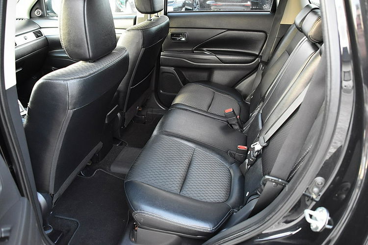 Mitsubishi Outlander 2.0 Plug-in Hybrid 4x4 Navi Pół-skóra Kamera Gwarancja zdjęcie 11