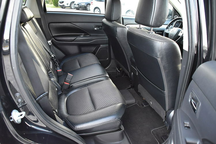 Mitsubishi Outlander 2.0 Plug-in Hybrid 4x4 Navi Pół-skóra Kamera Gwarancja zdjęcie 12