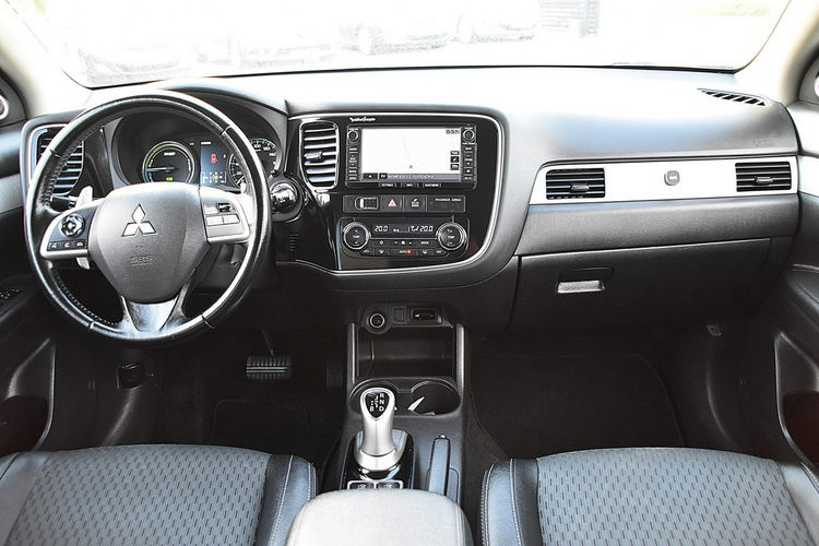 Mitsubishi Outlander 2.0 Plug-in Hybrid 4x4 Navi Pół-skóra Kamera Gwarancja zdjęcie 15