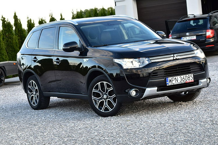 Mitsubishi Outlander 2.0 Plug-in Hybrid 4x4 Navi Pół-skóra Kamera Gwarancja zdjęcie 24