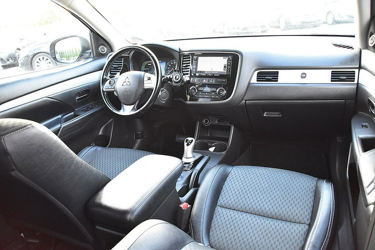 Mitsubishi Outlander 2.0 Plug-in Hybrid 4x4 Navi Pół-skóra Kamera Gwarancja zdjęcie 6