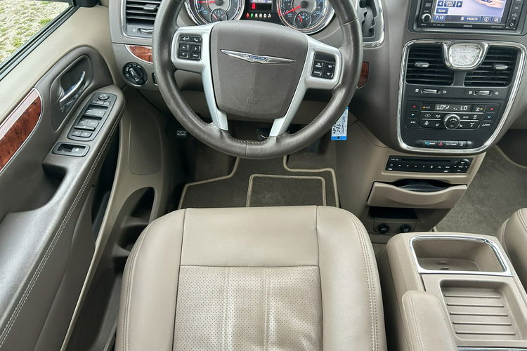 Chrysler Town & Country 7-osobowy zdjęcie 13