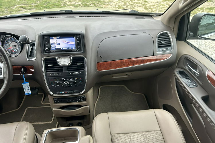 Chrysler Town & Country 7-osobowy zdjęcie 14