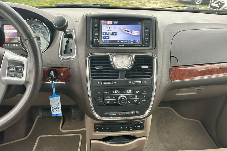 Chrysler Town & Country 7-osobowy zdjęcie 15