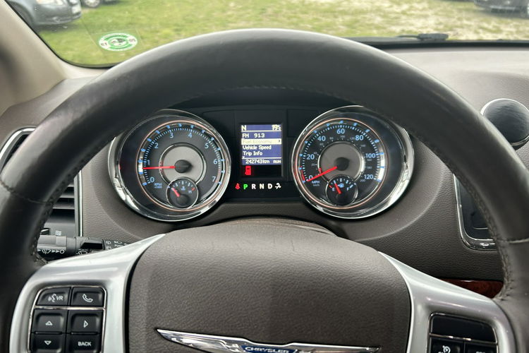 Chrysler Town & Country 7-osobowy zdjęcie 16