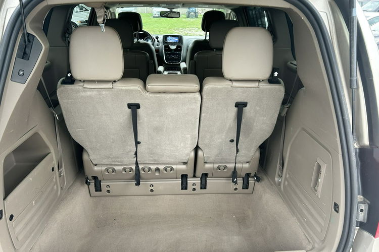 Chrysler Town & Country 7-osobowy zdjęcie 17