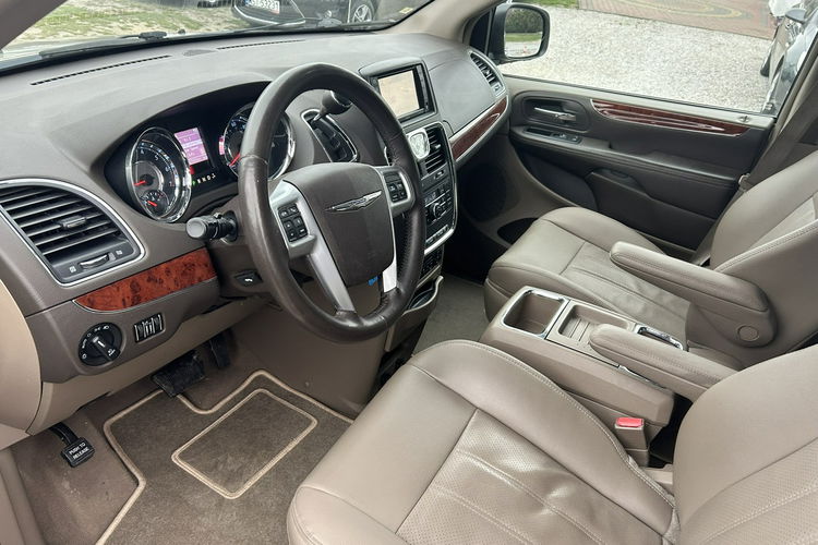 Chrysler Town & Country 7-osobowy zdjęcie 9
